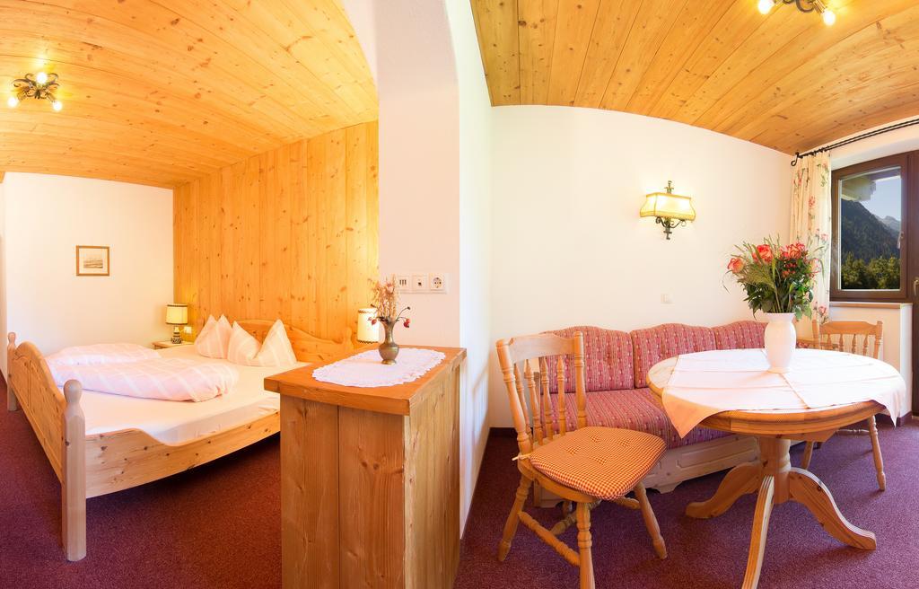Hotel Rosengarten Neustift im Stubaital Room photo